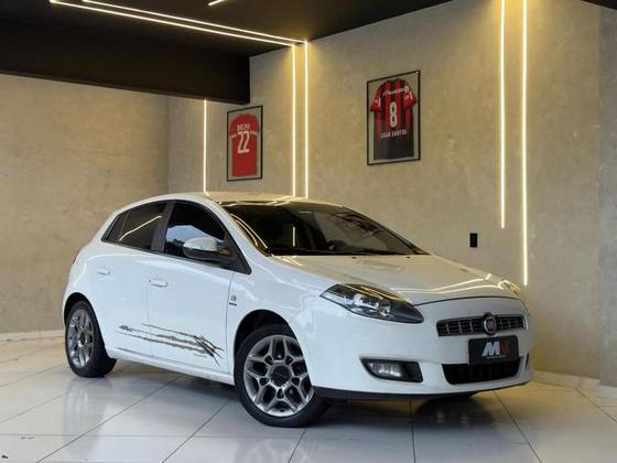 FIAT BRAVO 1.8 ESSENCE 16V FLEX 4P AUTOMATIZADO FIAT BRAVO 1.8 ESSENCE 16V FLEX 4P AUTOMATIZADO